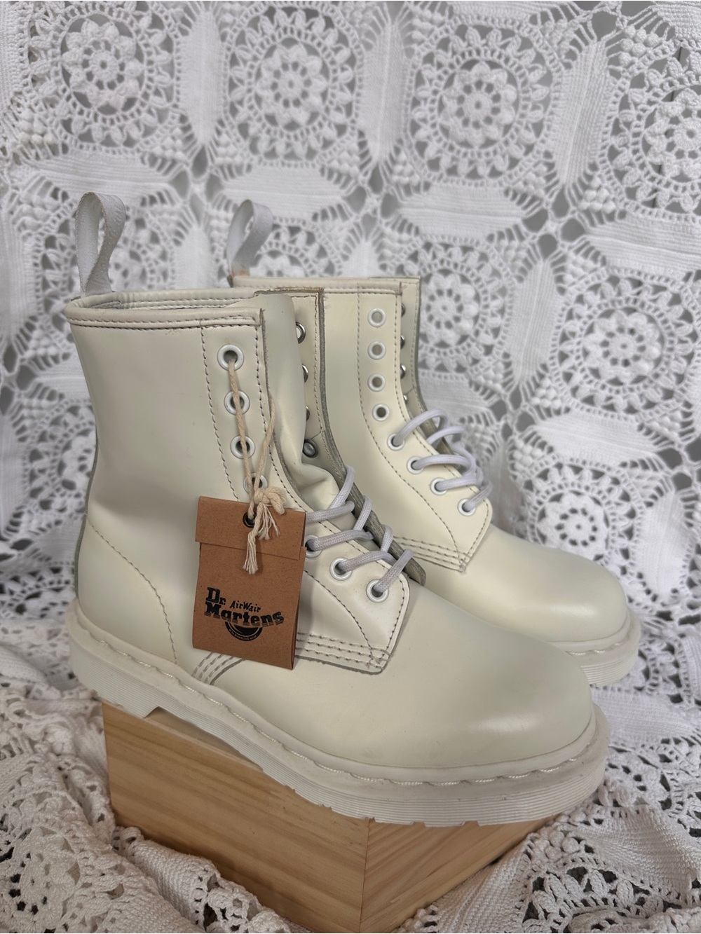 Doc Martens 1460 Mono White Leather Lace Up Boots Size 7 Women’s